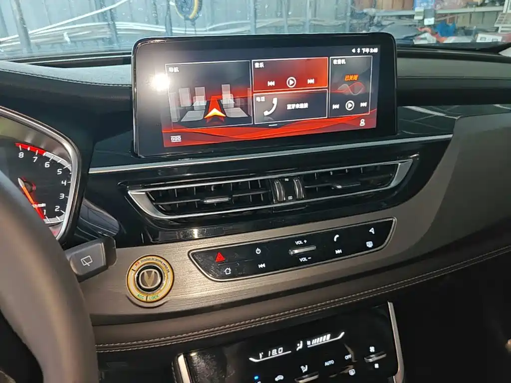 Photo 13 - Changan CS75