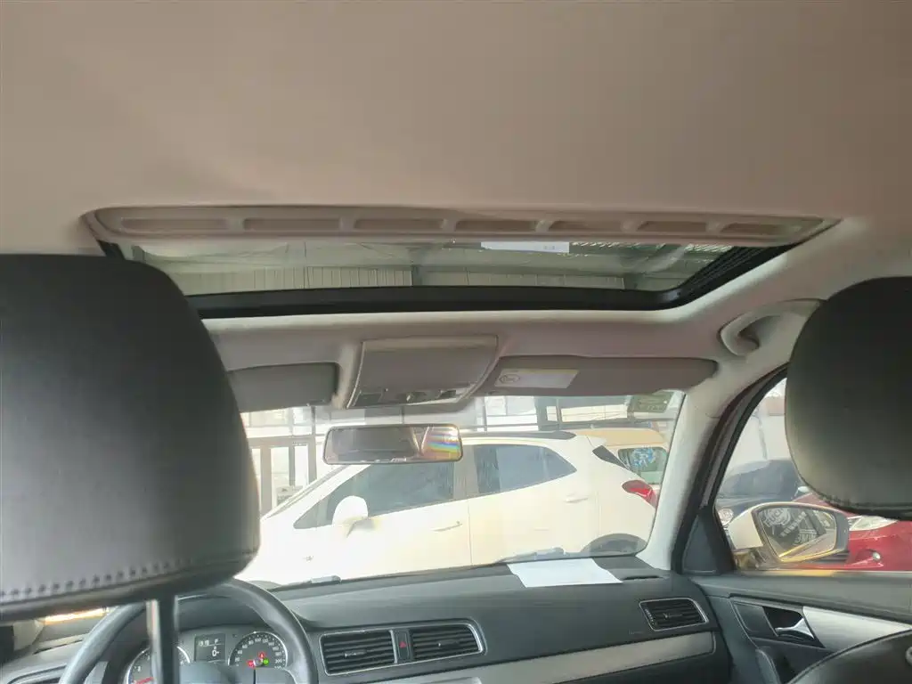 Volkswagen Lavida Tour 2013 1.6L Automatic Comfort фото 18