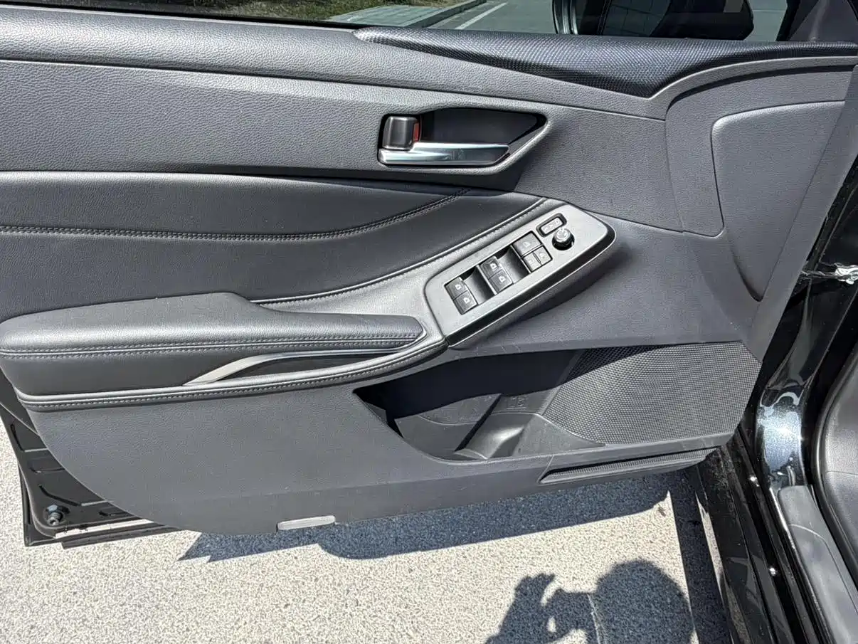 Toyota Avalon 2023 Hybrid 2.5L Luxury Edition фото 8