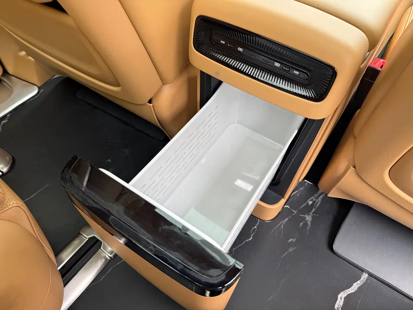 Voyah Auto Voyah Dreamer 2025 Model PHEV 4WD Premium QianKun Edition фото 18