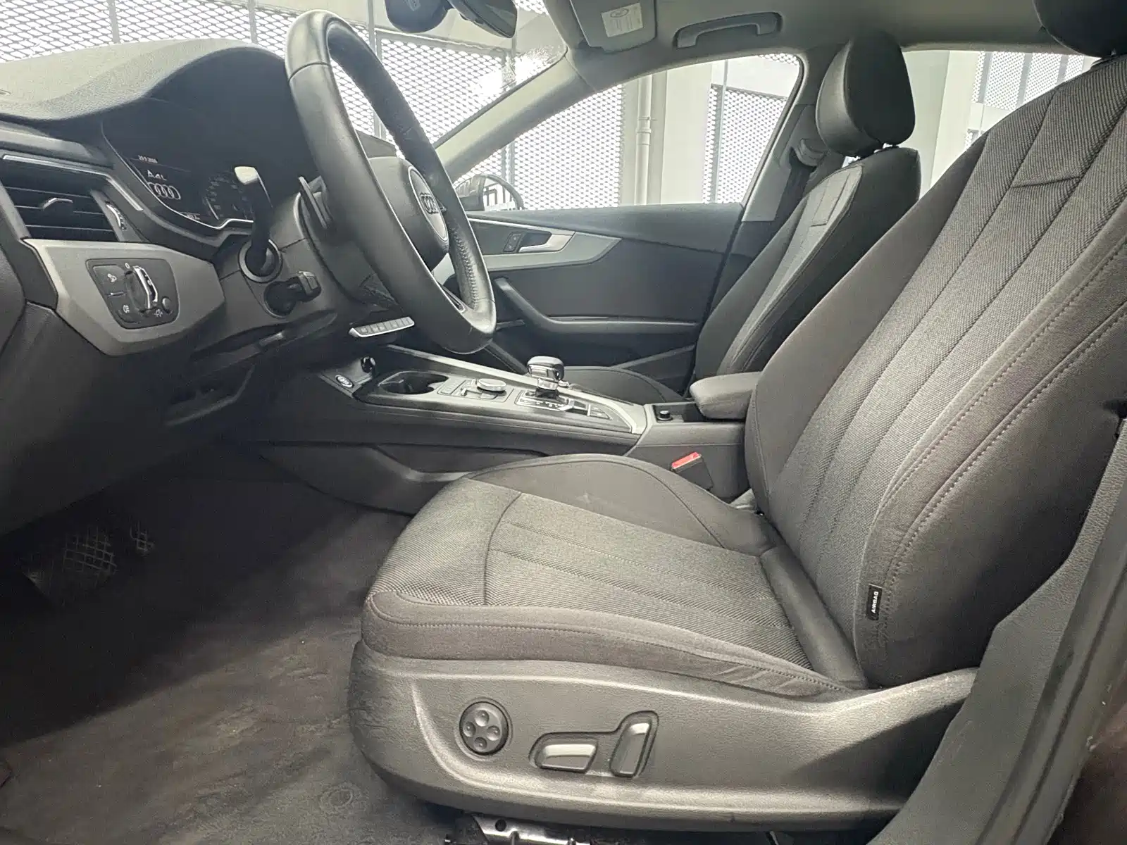 Фото 4 - Audi A4L