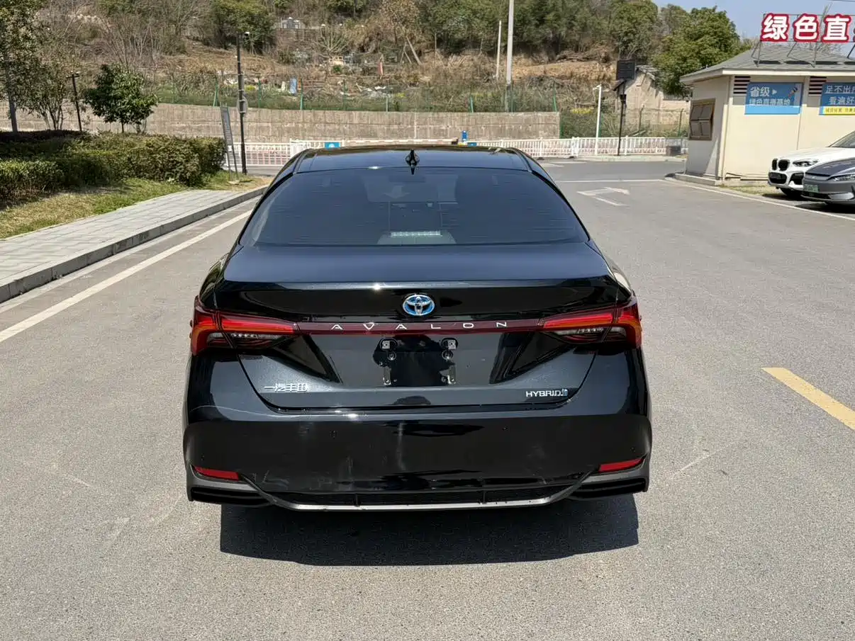 Toyota Avalon 2023 Hybrid 2.5L Luxury Edition фото 5