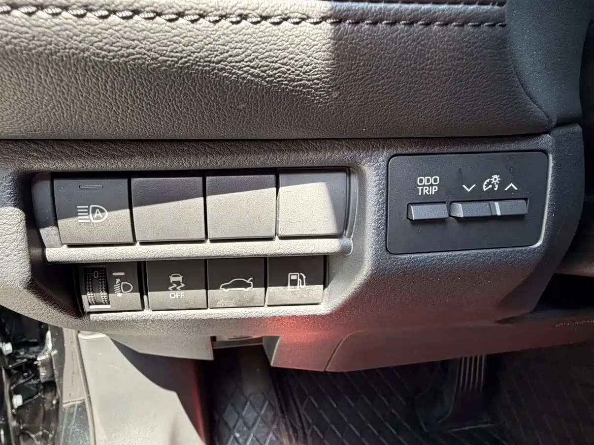 Toyota Avalon 2023 Hybrid 2.5L Luxury Edition фото 14