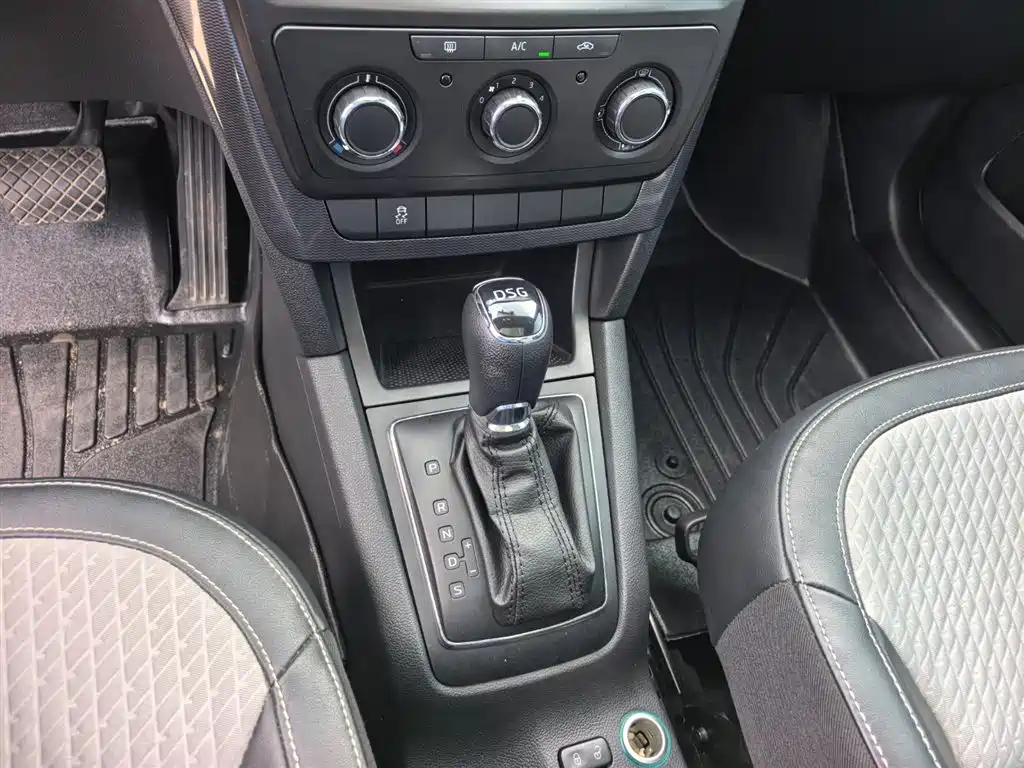Škoda Yeti 2017 TSI280 DSG Advance фото 14