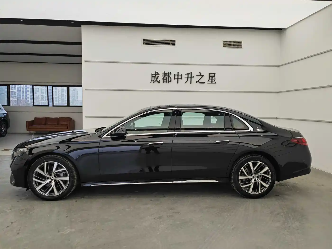 Mercedes-Benz E-Class 2024 E 300 L Fashion фото 11