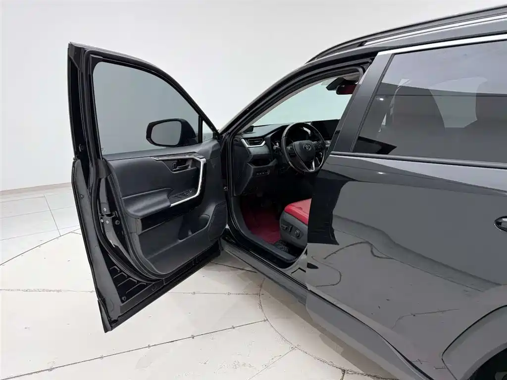 Toyota RAV4 Rongfang 2023 2.0L CVT 2WD Urban Edition фото 13