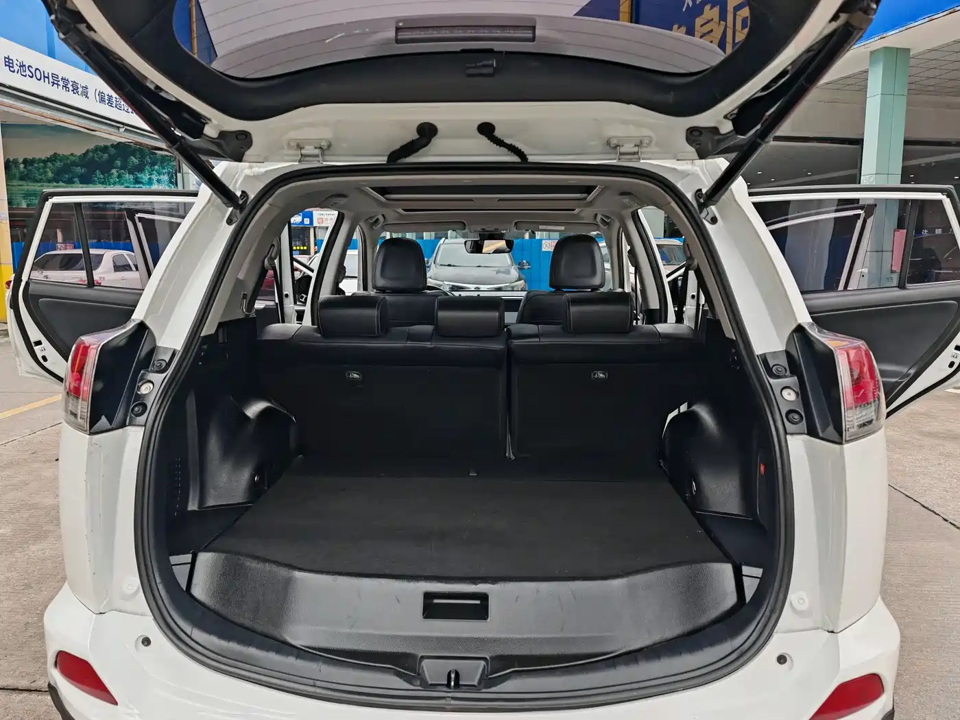 Toyota RAV4 Rongfang 2016 2.5L Automatic 4WD Premium фото 13