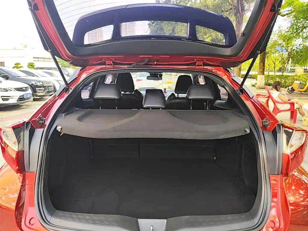 Toyota C-HR 2020 Model 2.0L Leading фото 19