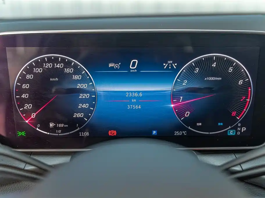 Mercedes-Benz GLC 2023 GLC 300 L 4MATIC Sport 5-Seater фото 25