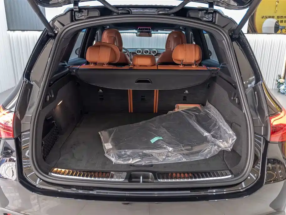 Mercedes-Benz GLC 2023 GLC 300 L 4MATIC Sport 5-Seater фото 10
