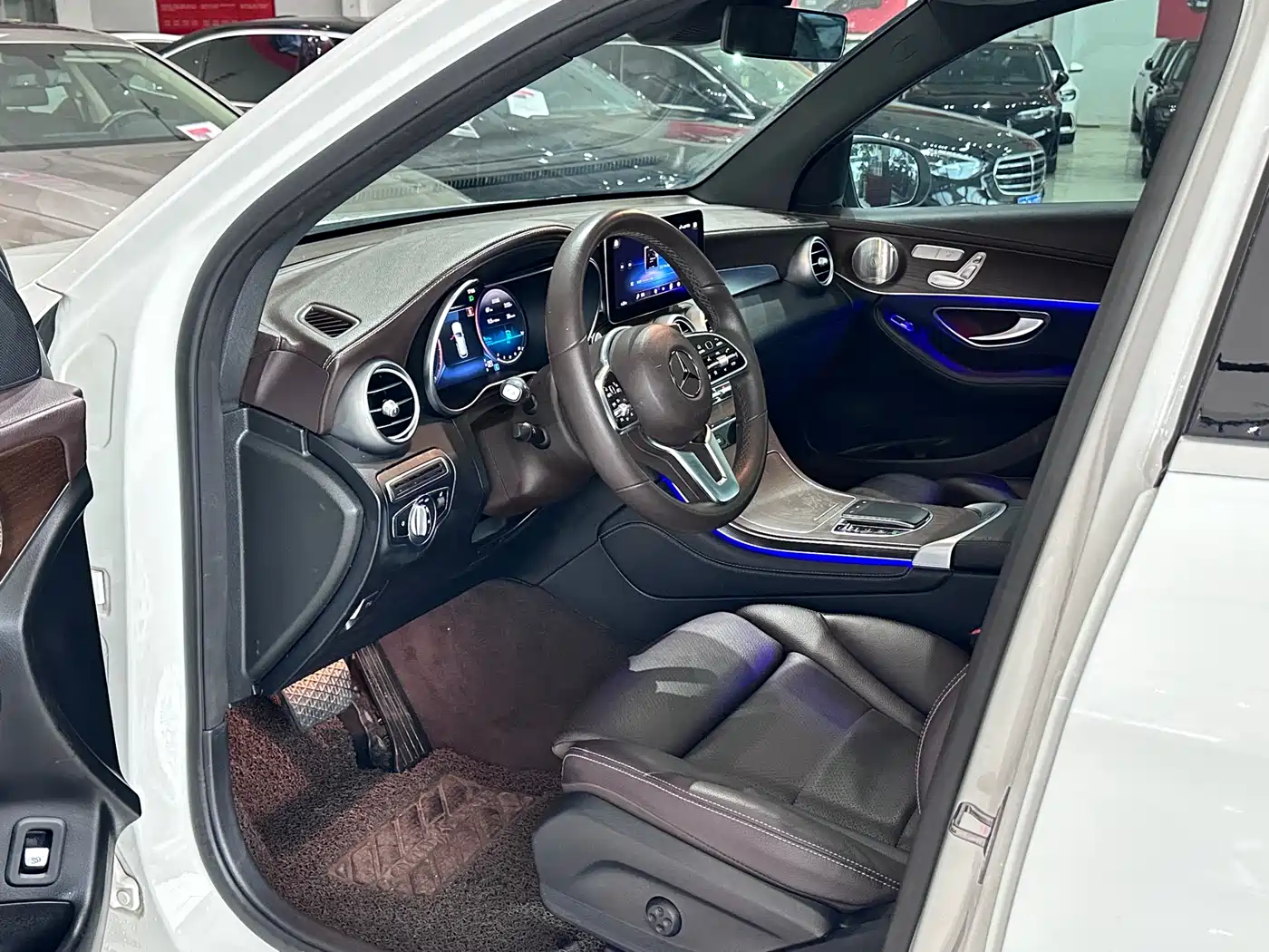 Mercedes-Benz GLC 2022 Model GLC 300 L 4MATIC Luxury Edition фото 4