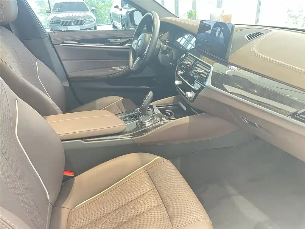 BMW 5 Series 2022 Model Second Facelift 525Li M Sport Package фото 11