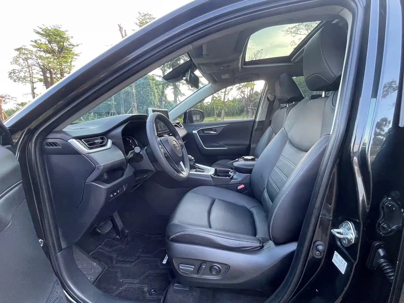 Toyota RAV4 Rongfang 2020 2.0L CVT 2WD Fashion PLUS фото 6