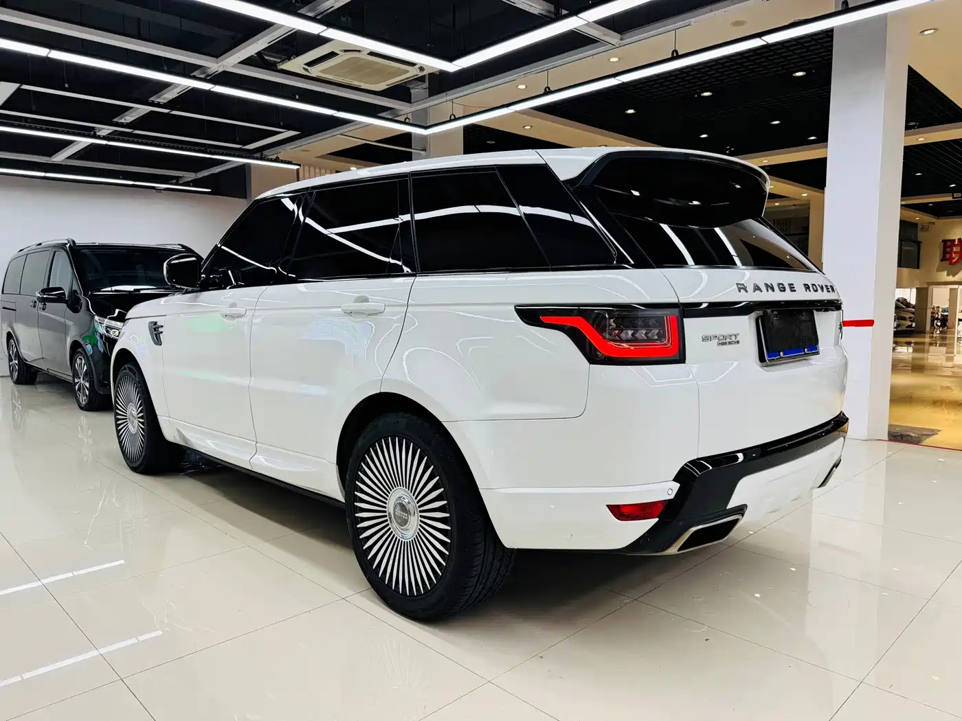 Фото 14 - Land Rover Range Rover Sport