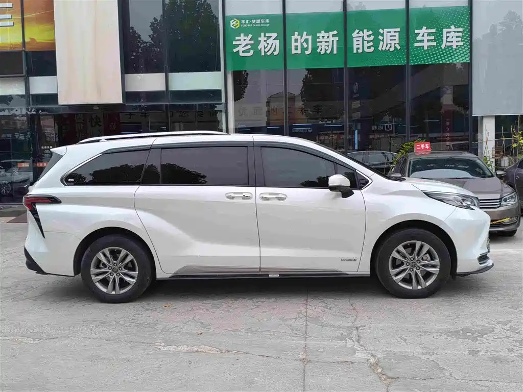 Toyota Sienna 2022 2021 2.5L Hybrid Platinum Edition