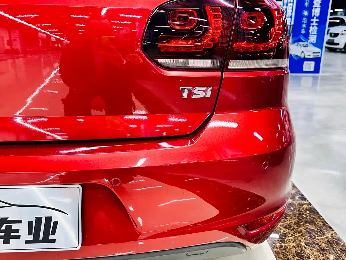 Volkswagen Golf (Import) 2012 1.4TSI Luxury Convertible Edition фото 31