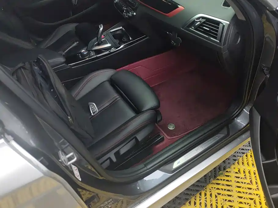BMW 1 Series (Import) 2018 2018 118i Sport Design Package