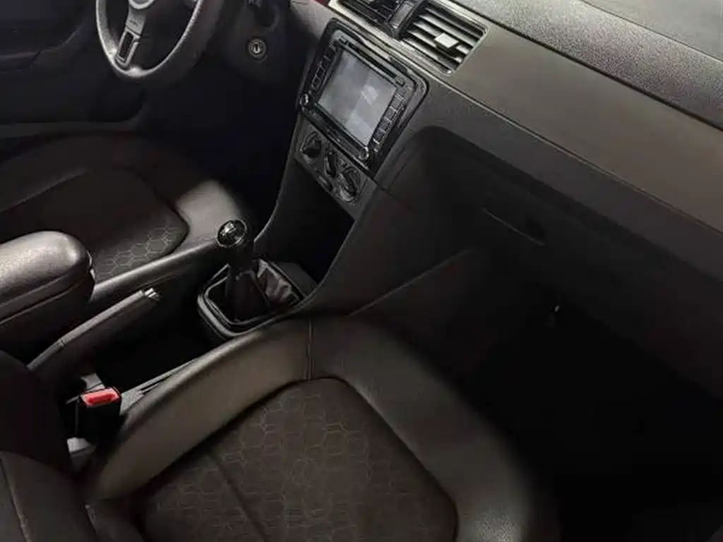 Volkswagen Santana 2015 1.6L Manual Comfort Edition фото 3