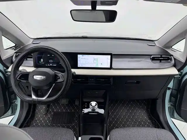 Фото 2 - Geely Geometry E Firefly