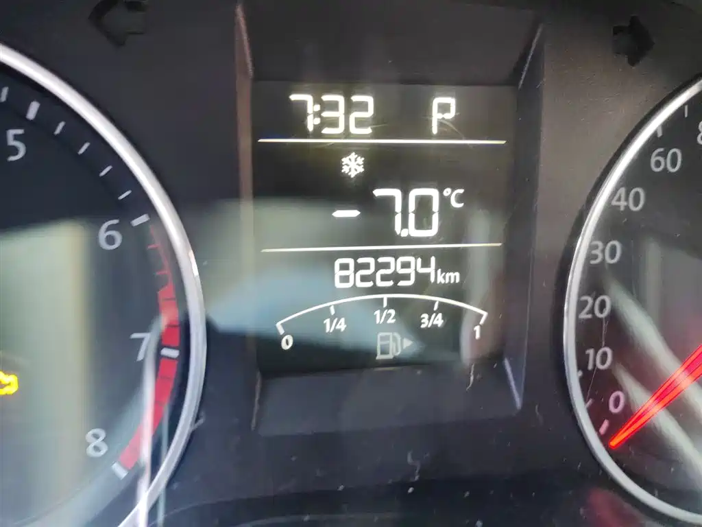 Volkswagen Polo 2014 1.6L Cross Polo Automatic фото 11