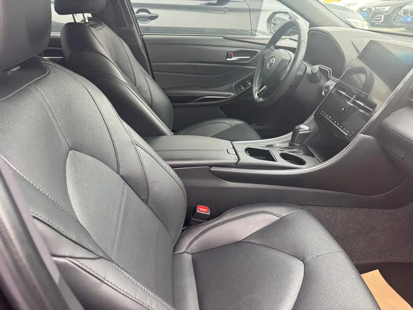 Toyota Avalon 2022 2.0L Luxury Edition фото 8