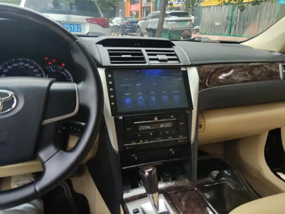 Toyota Camry 2015 2.0G Leading Edition фото 13