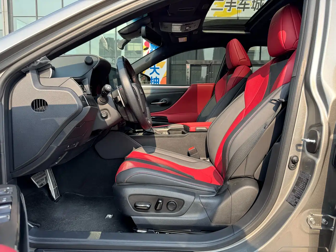 Lexus ES 2021 300h F SPORT фото 7