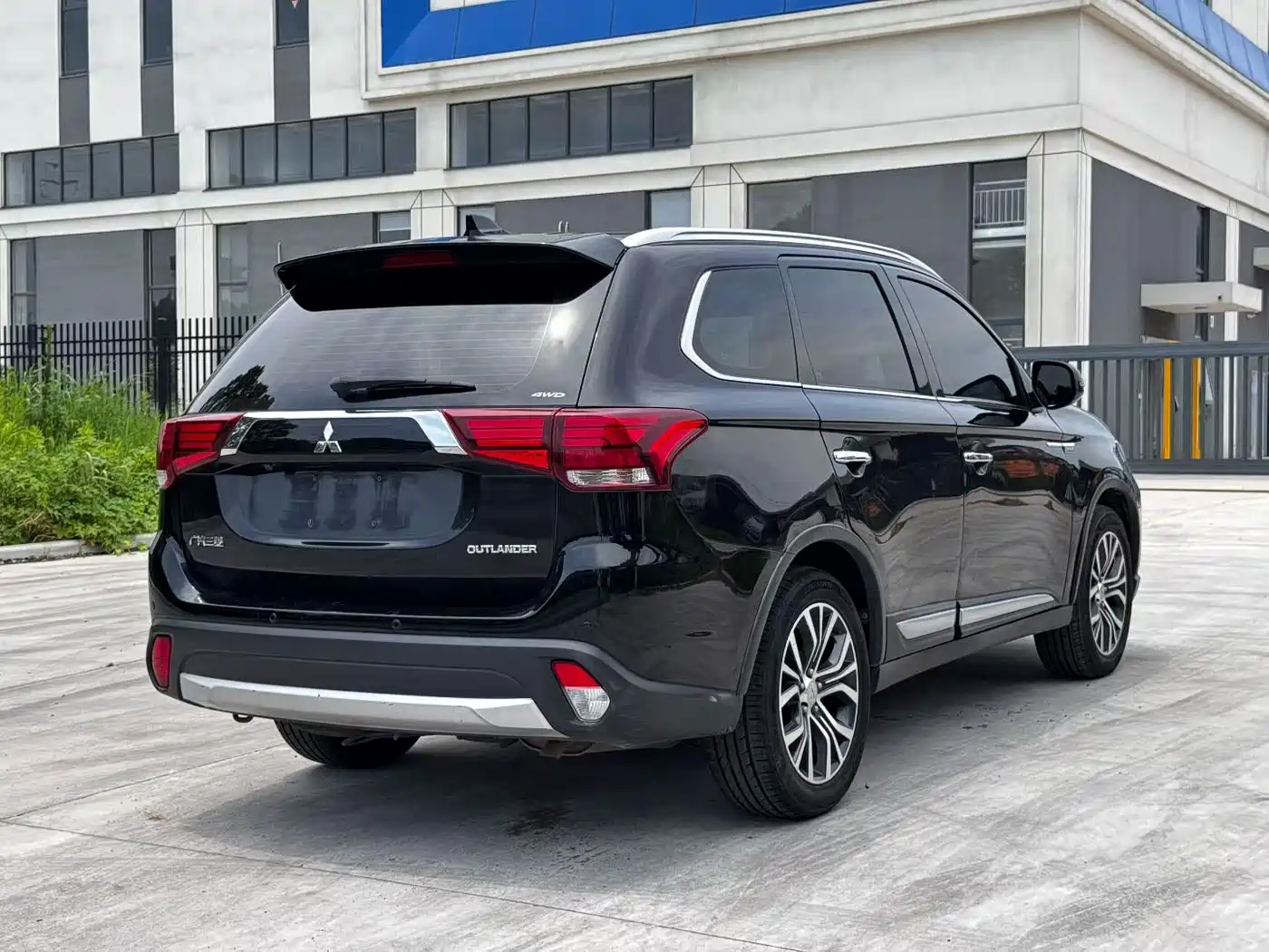 Фото 9 - Mitsubishi Outlander