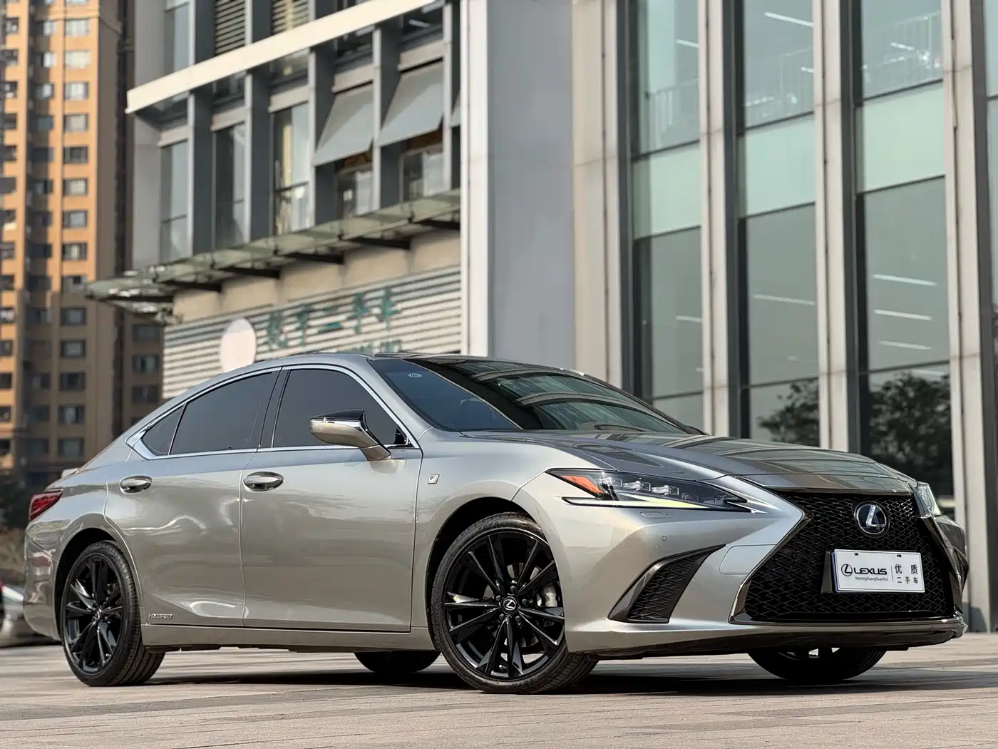 Lexus ES 2021 300h F SPORT фото 3