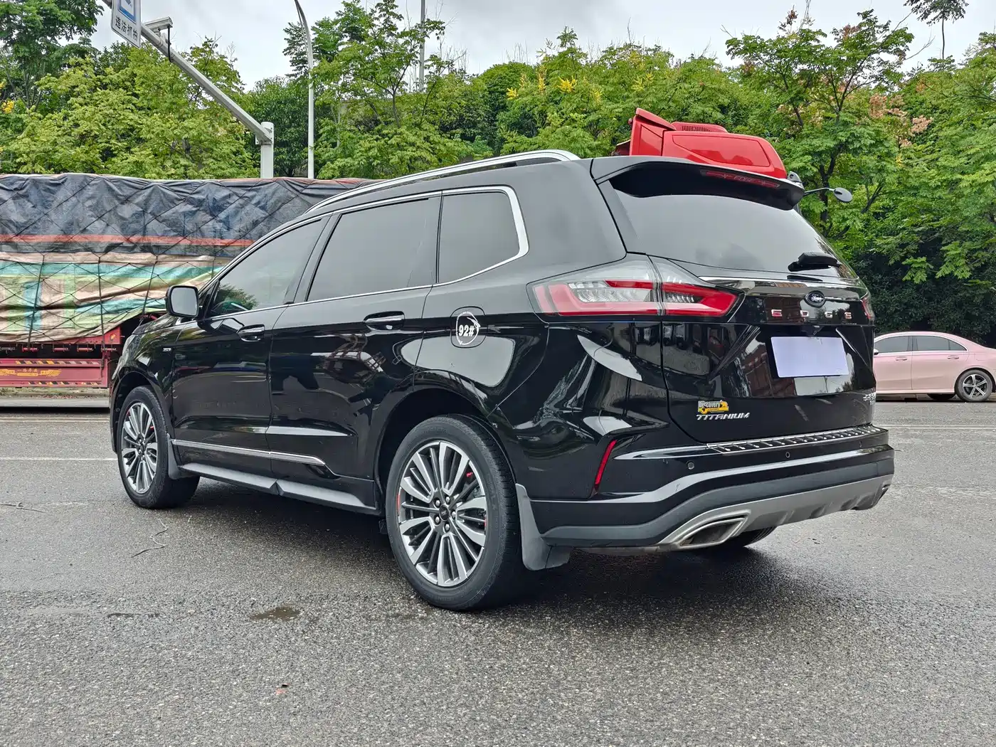Фото 12 - Ford Edge