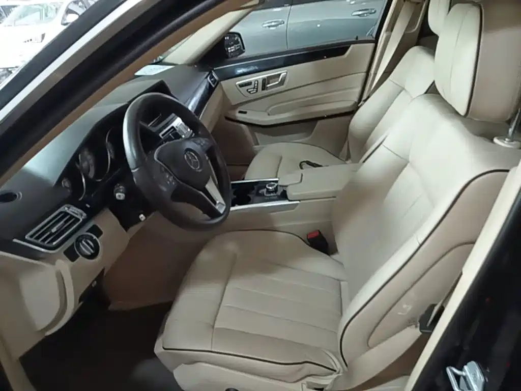 Photo 15 - Mercedes-Benz E-Class