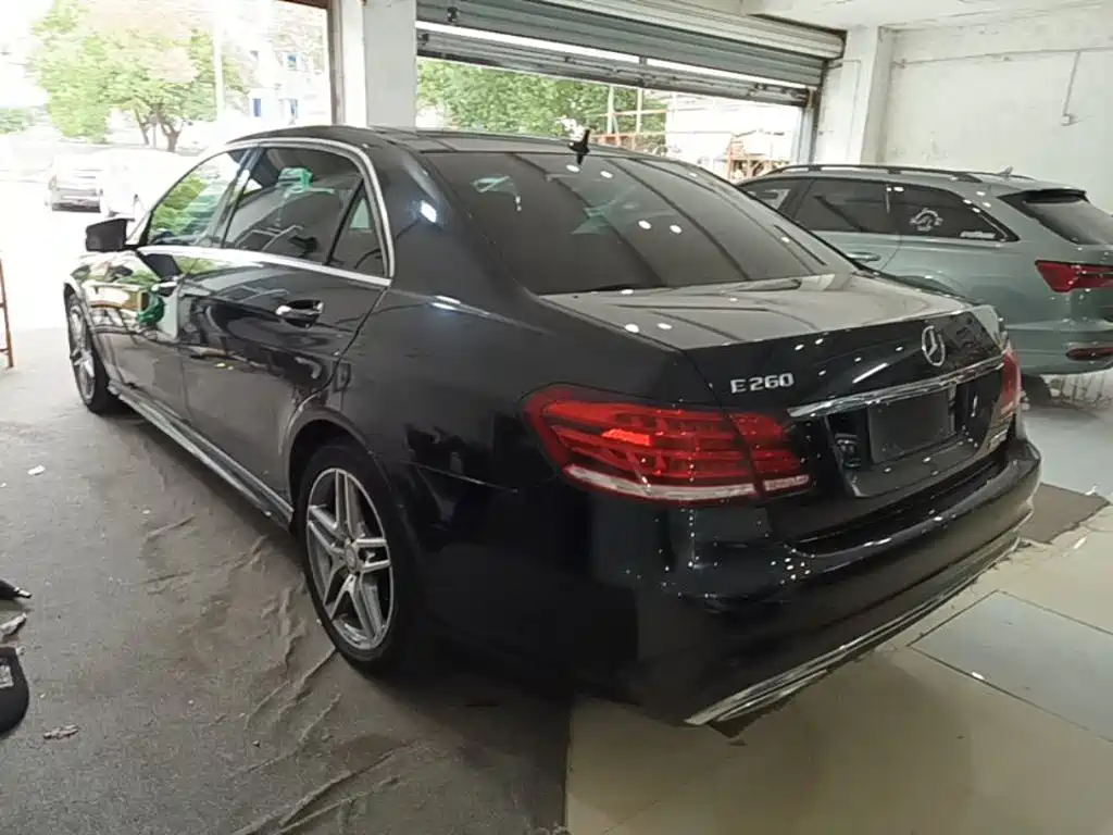 Photo 5 - Mercedes-Benz E-Class