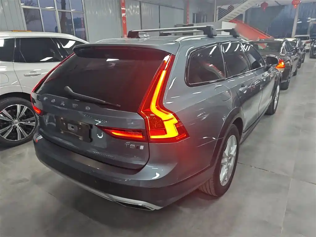 Volvo V90 2018 2017 Cross Country T5 AWD Smart Edition