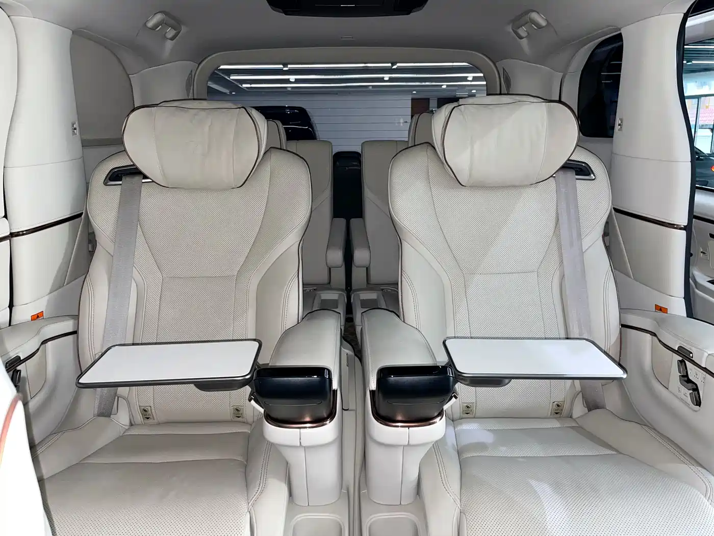 Lexus LM 2023 500h 6-Seater Prestige Edition фото 12