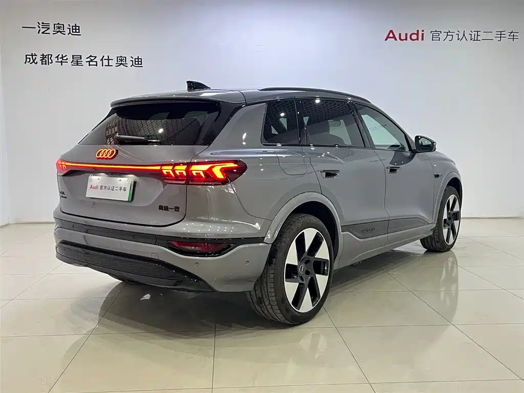 AUDI Q6L E TRON