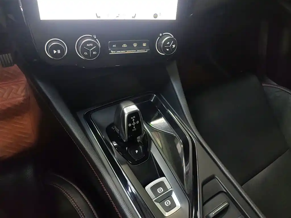 Lynk & Co 02 2018 1.5T DCT 2WD Power Edition China V фото 14