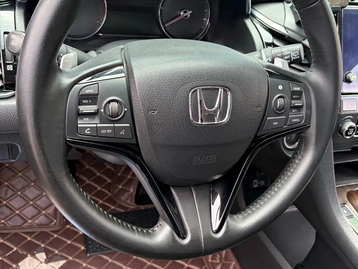 Photo 9 - Honda Avancier