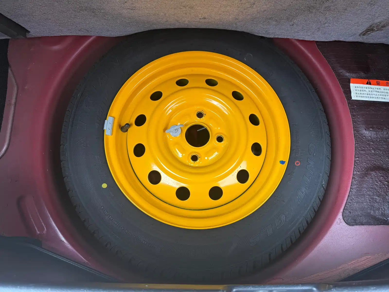 Фото 8 - Suzuki Swift