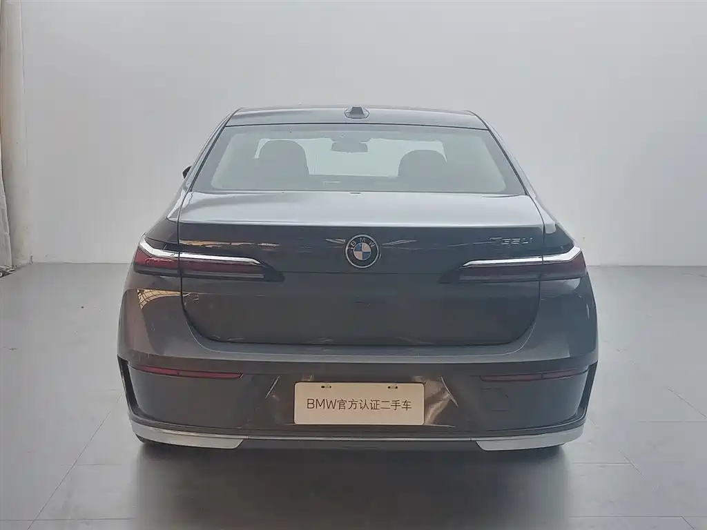 BMW 7 Series 2023 Model 735Li Luxury Package фото 5