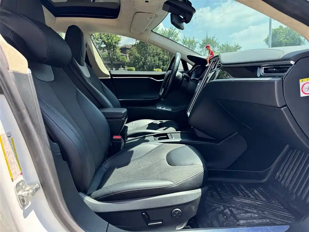 Photo 7 - Tesla Model S