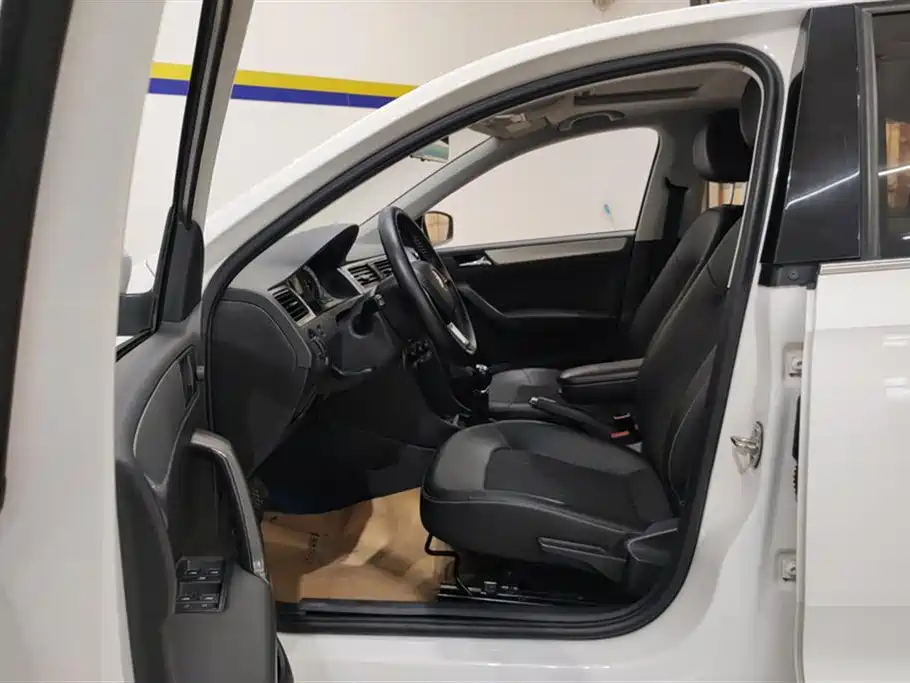 Škoda Rapid 2018 1.6L Manual Comfort Edition фото 9