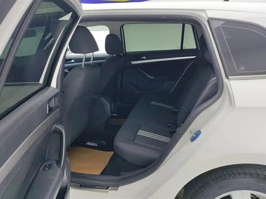 Volkswagen Lavida Tour 2017 1.6L Automatic Trend Edition фото 11