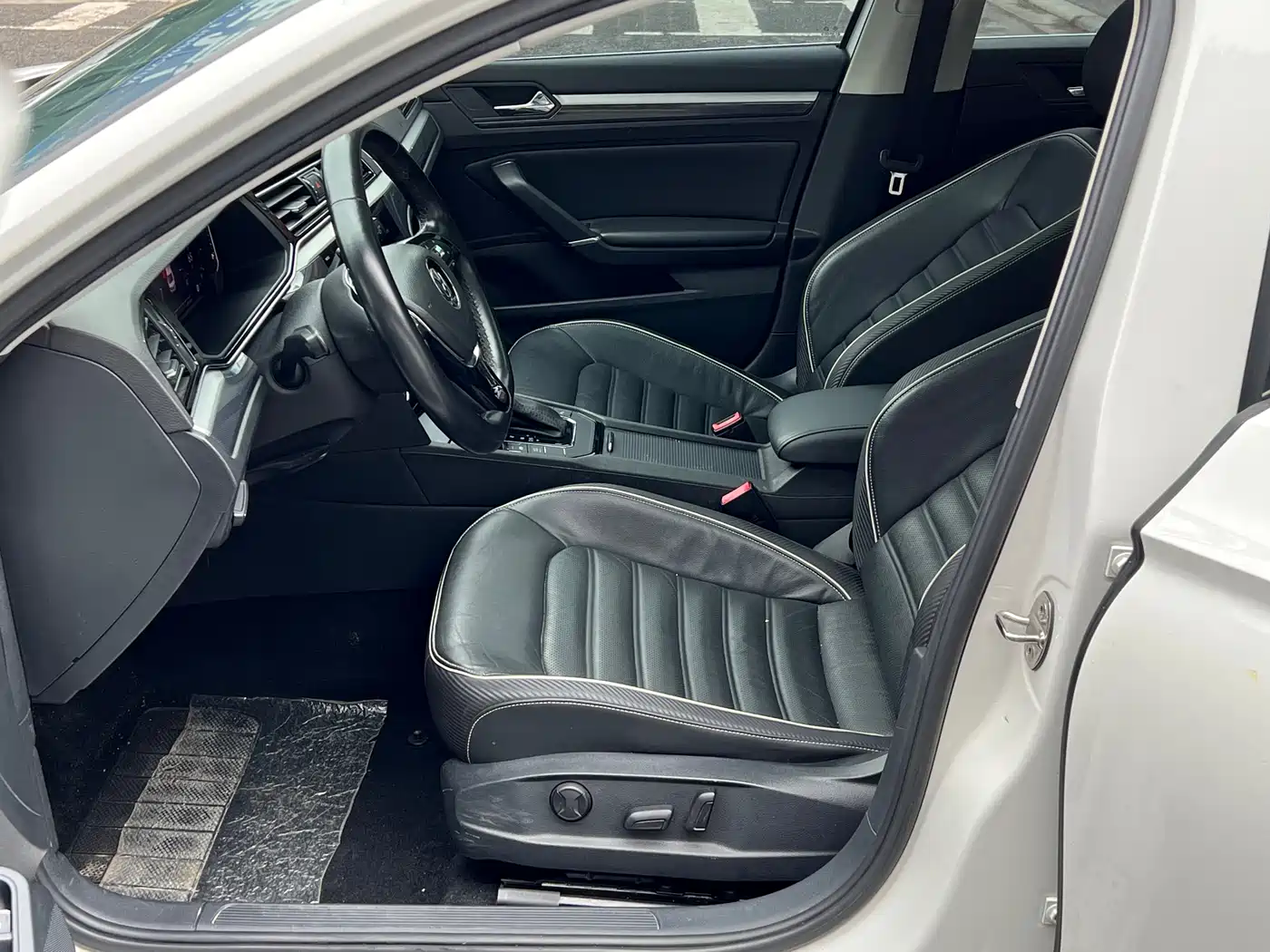 Volkswagen Lamando 2019 280TSI DSG Luxury Edition China V фото 3
