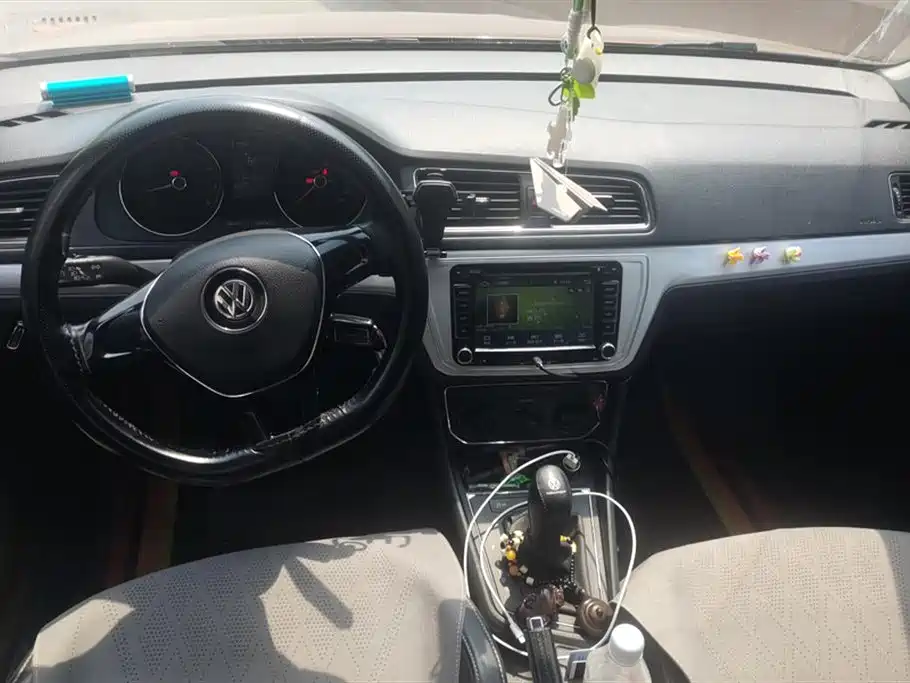 Volkswagen Lavida Tour 2015 1.6L Automatic Comfort Edition фото 12