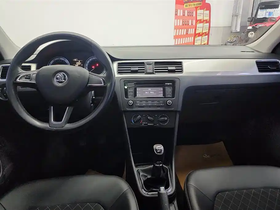 Škoda Rapid 2018 1.6L Manual Comfort Edition фото 12