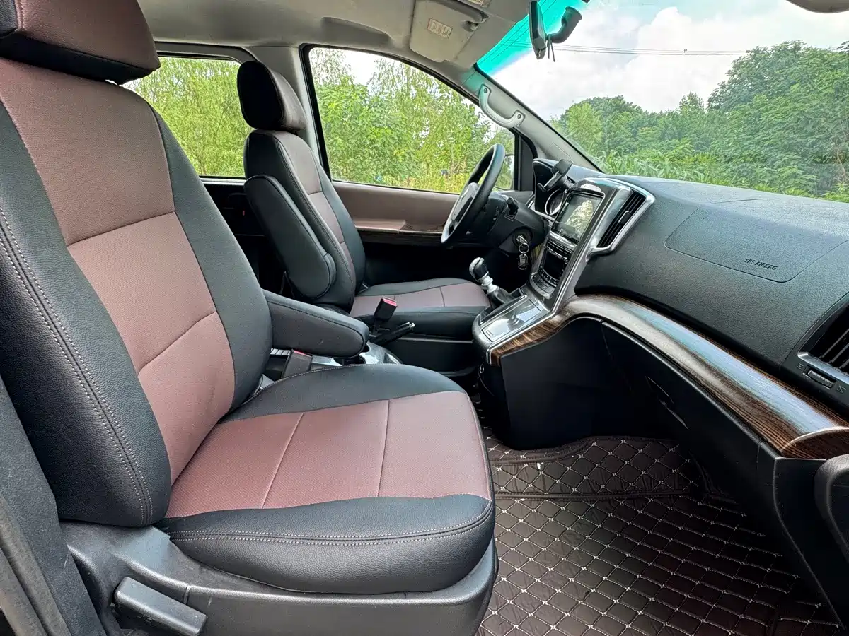 Dongfeng Fengxing Fengxing CM7 2018 2018 2.0T Manual Luxury