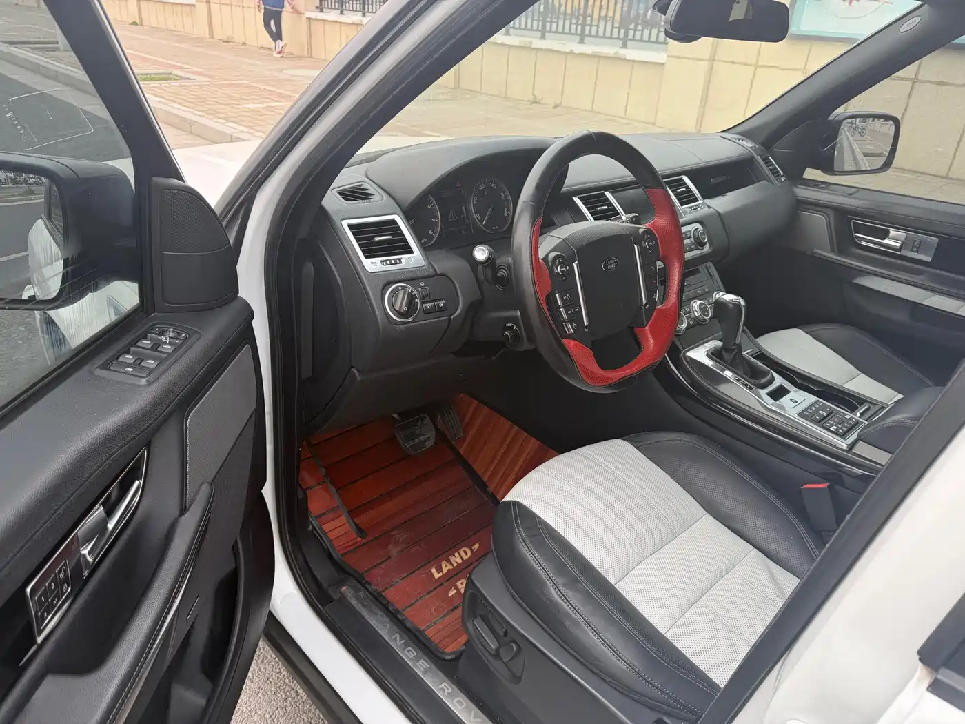 Land Rover Range Rover Sport 2013 5.0 NA V8 HSE Red Limited Edition фото 5