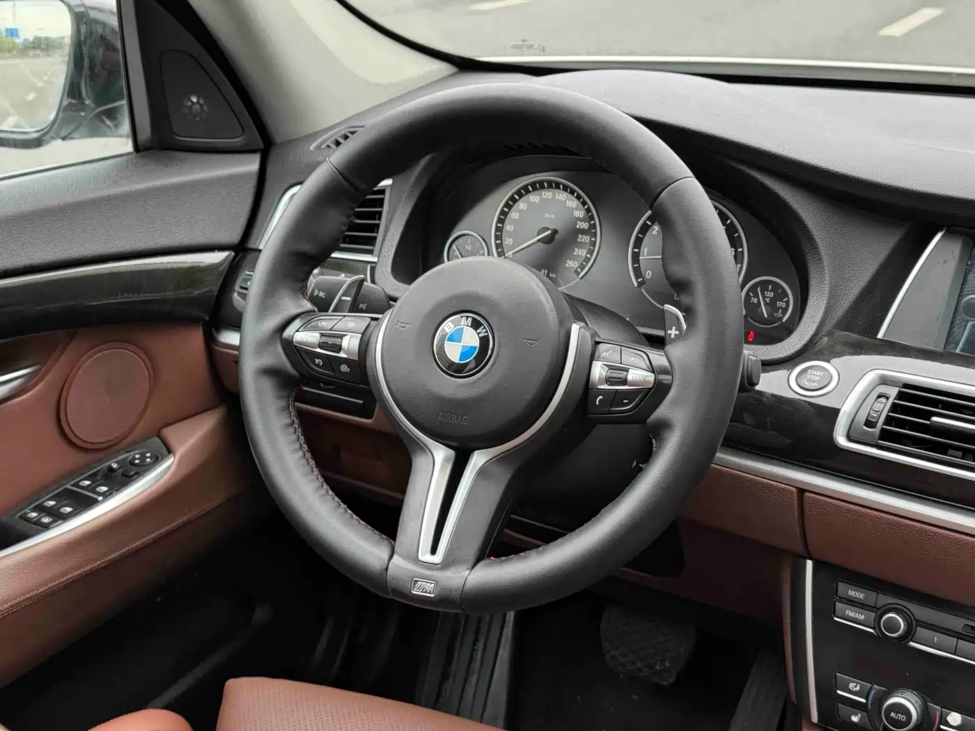 BMW 5 Series GT 2011 535i xDrive Luxury Model фото 5