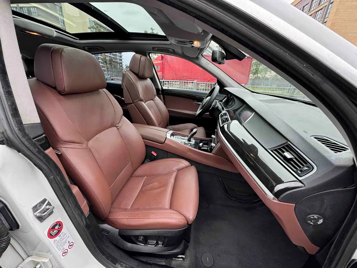 BMW 5 Series GT 2011 535i xDrive Luxury Model фото 9