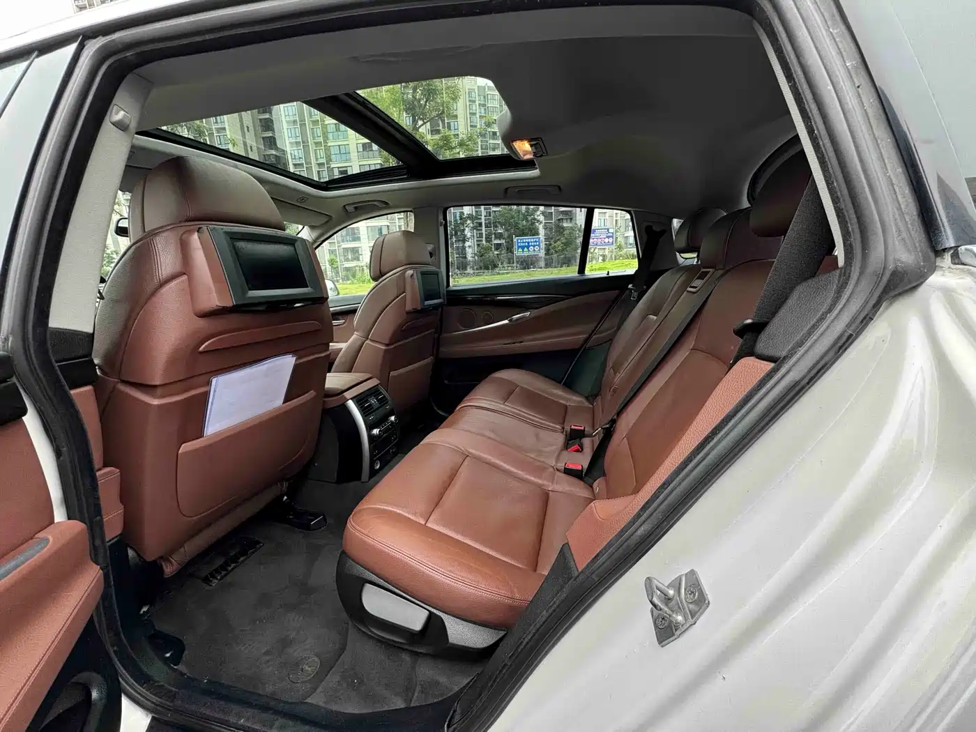BMW 5 Series GT 2011 535i xDrive Luxury Model фото 12